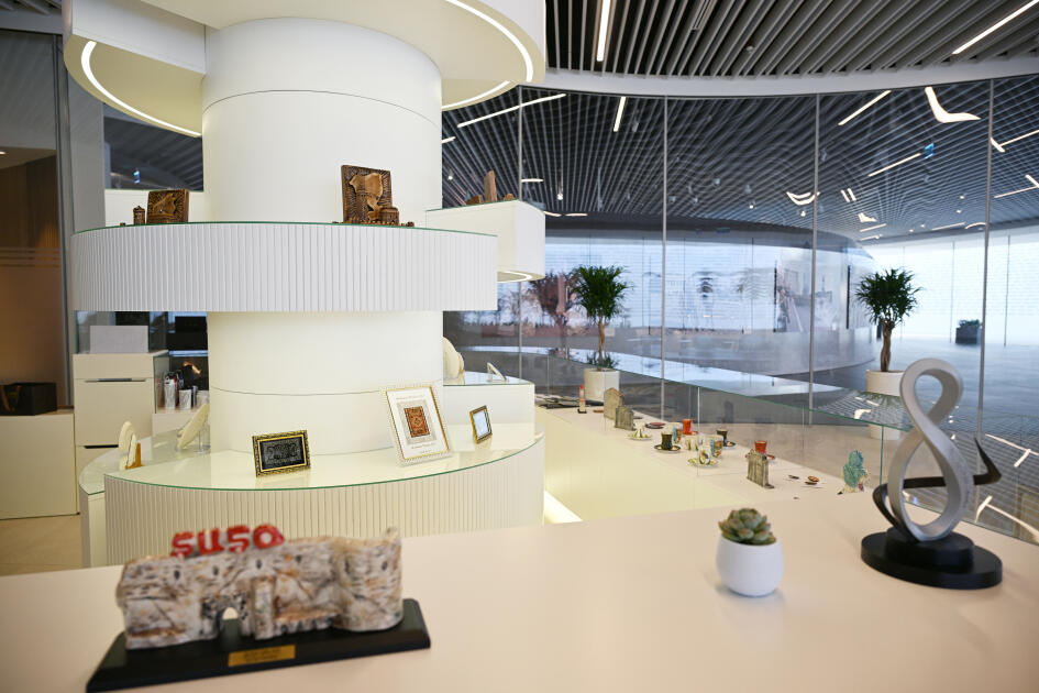 Prezident İlham Əliyev və Birinci xanım Mehriban Əliyeva Bakıda Zəfər abidəsini ziyarət edib və Zəfər muzeyinin açılışında iştirak ediblər