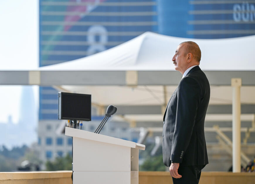 Президент Ильхам Алиев, Первая леди Мехрибан Алиева, Реджеп Тайип Эрдоган и Мухаммад Шахбаз Шариф приняли участие в Военном параде, посвященном пятой годовщине Победы в Отечественной войне