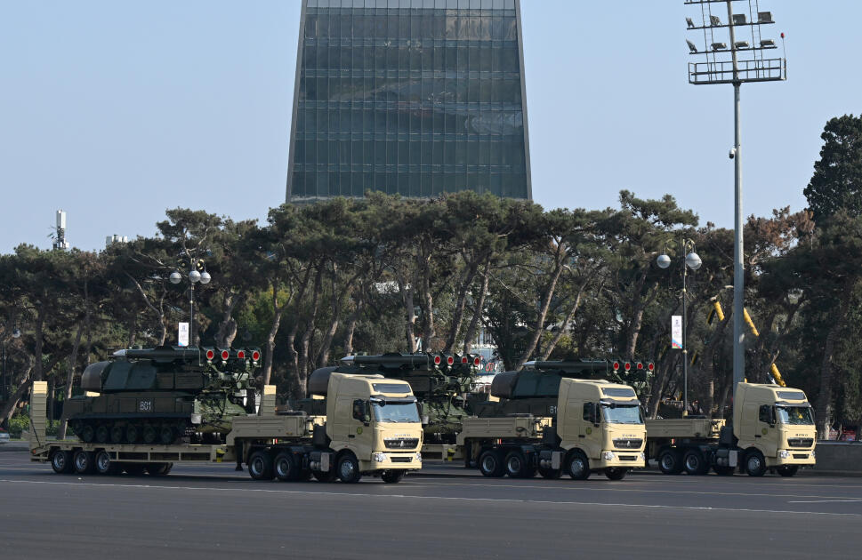 Президент Ильхам Алиев, Первая леди Мехрибан Алиева, Реджеп Тайип Эрдоган и Мухаммад Шахбаз Шариф приняли участие в Военном параде, посвященном пятой годовщине Победы в Отечественной войне