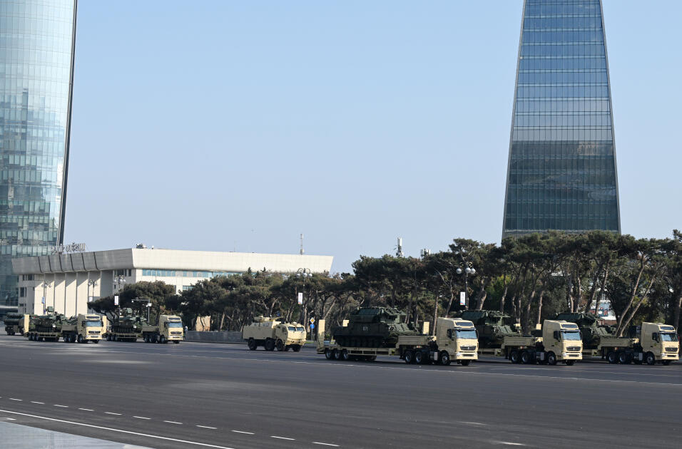 Президент Ильхам Алиев, Первая леди Мехрибан Алиева, Реджеп Тайип Эрдоган и Мухаммад Шахбаз Шариф приняли участие в Военном параде, посвященном пятой годовщине Победы в Отечественной войне