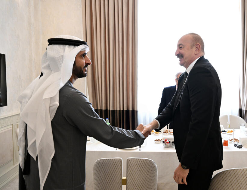 Президент Ильхам Алиев, Первая леди Мехрибан Алиева, Реджеп Тайип Эрдоган и Мухаммад Шахбаз Шариф приняли участие в Военном параде, посвященном пятой годовщине Победы в Отечественной войне