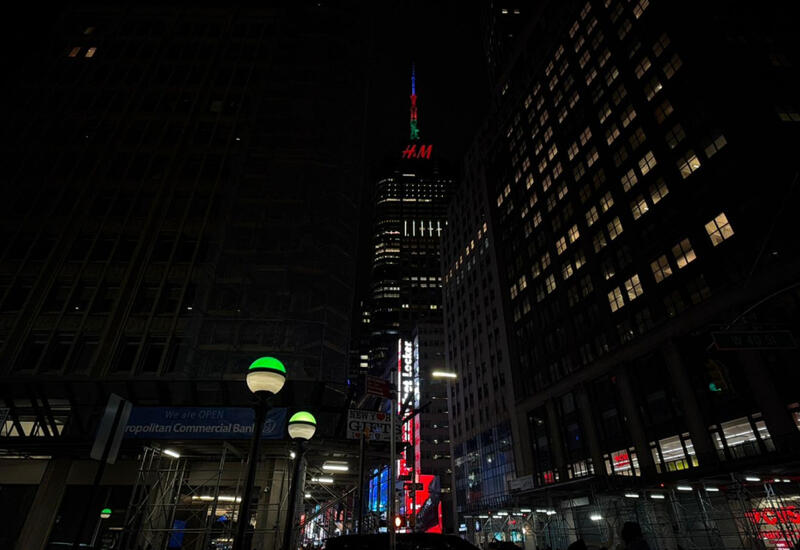 Небоскреб на Таймс-сквер подсветили цветами флага Азербайджана