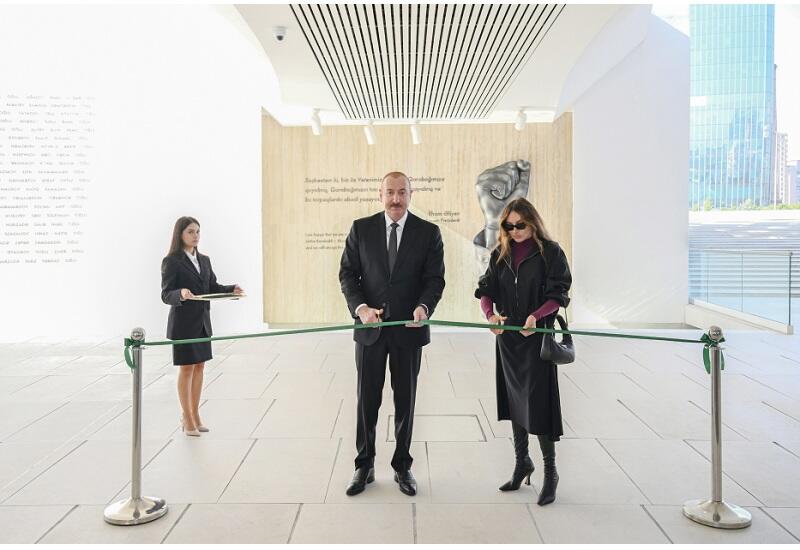 Prezident İlham Əliyev və Birinci xanım Mehriban Əliyeva Bakıda Zəfər abidəsini ziyarət edib və Zəfər muzeyinin açılışında iştirak ediblər