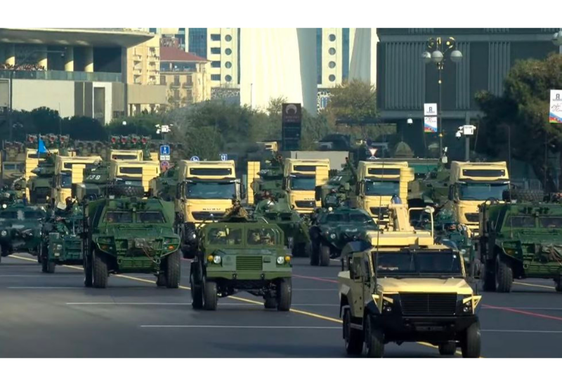 На военном параде в Баку представлены новые тактические бронемашины