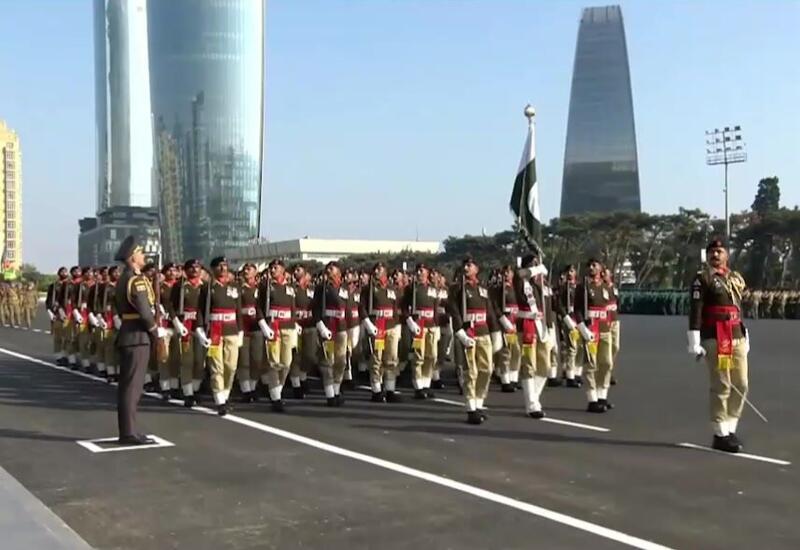 Пакистанские военные впервые на параде в Баку