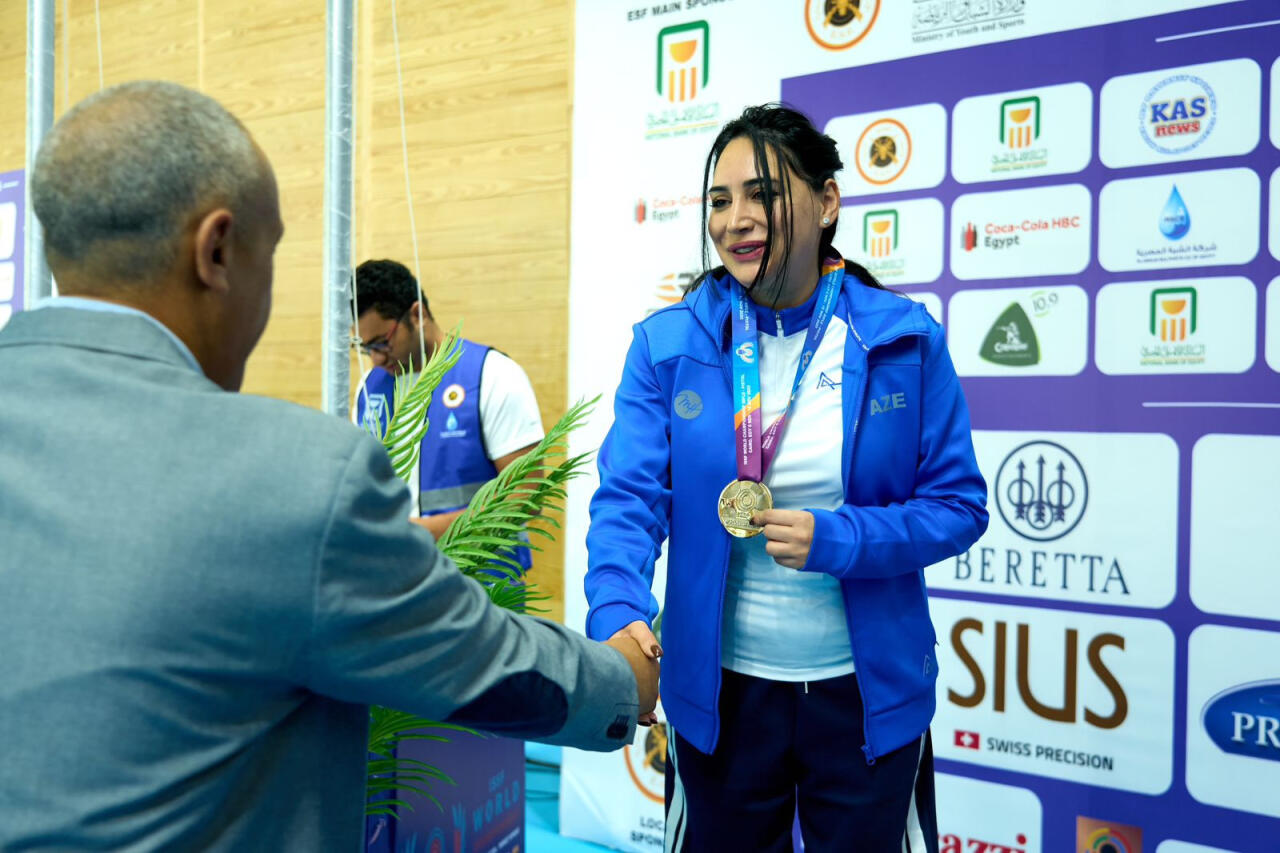 Азербайджанский стрелок завоевала "серебро" и установила мировой рекорд на чемпионате мира в Каире