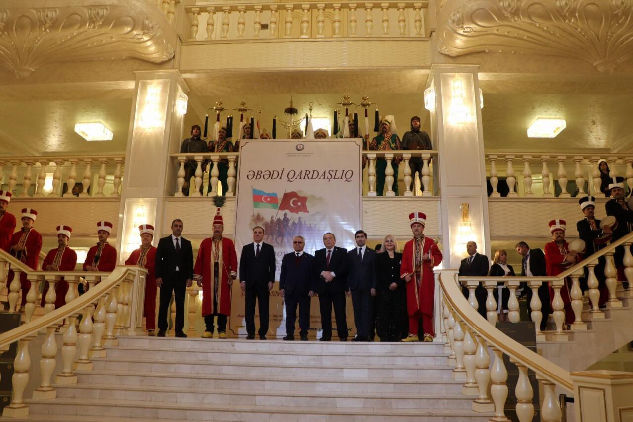 В Гянджинской филармонии состоялся концерт "Вечное братство" по случаю Дня Победы