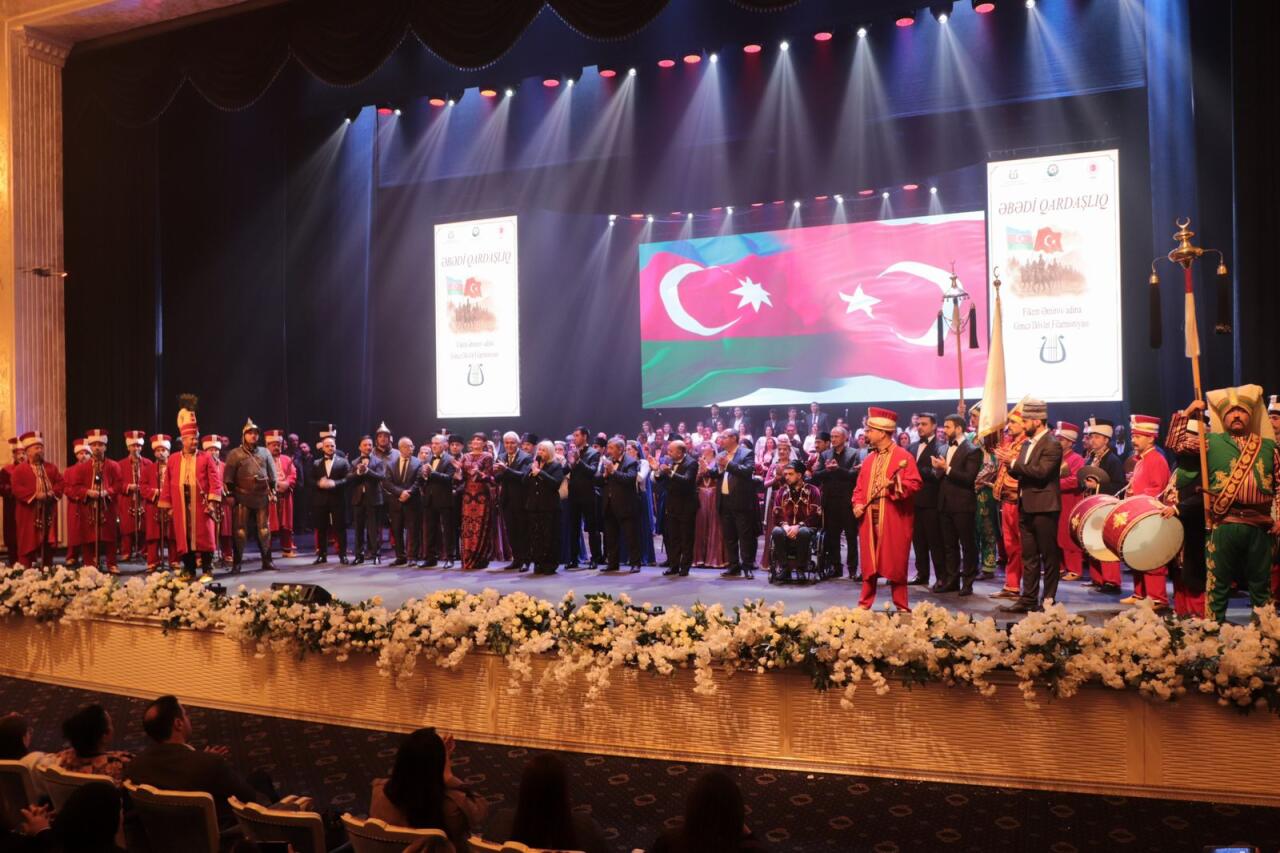 В Гянджинской филармонии состоялся концерт "Вечное братство" по случаю Дня Победы