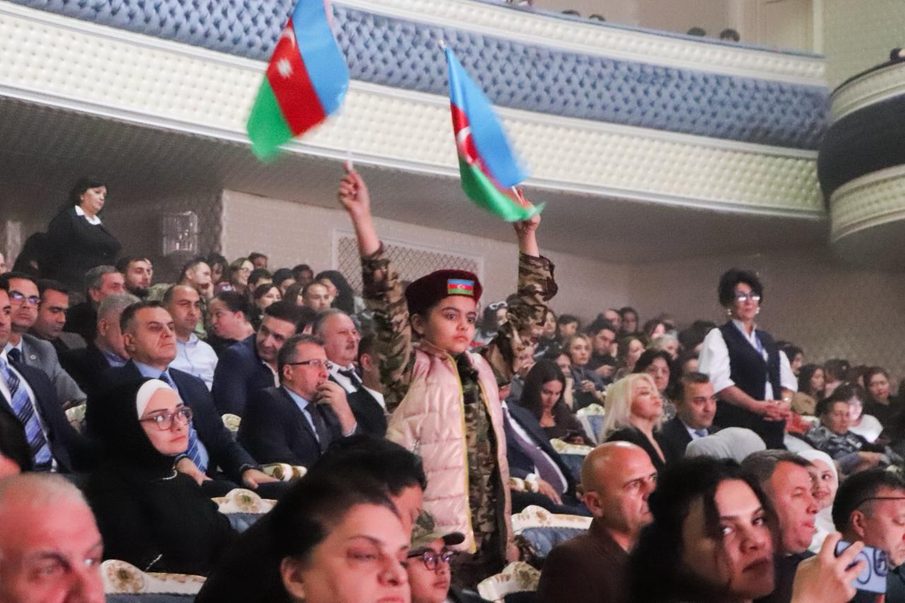 В Гянджинской филармонии состоялся концерт "Вечное братство" по случаю Дня Победы