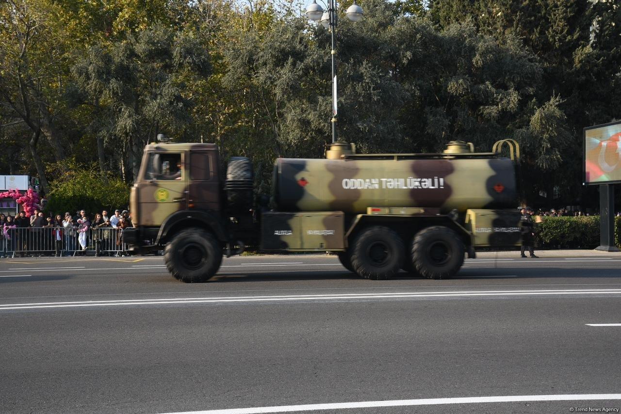 В Баку прошел военный парад, посвященный пятой годовщине Победы в Отечественной войне