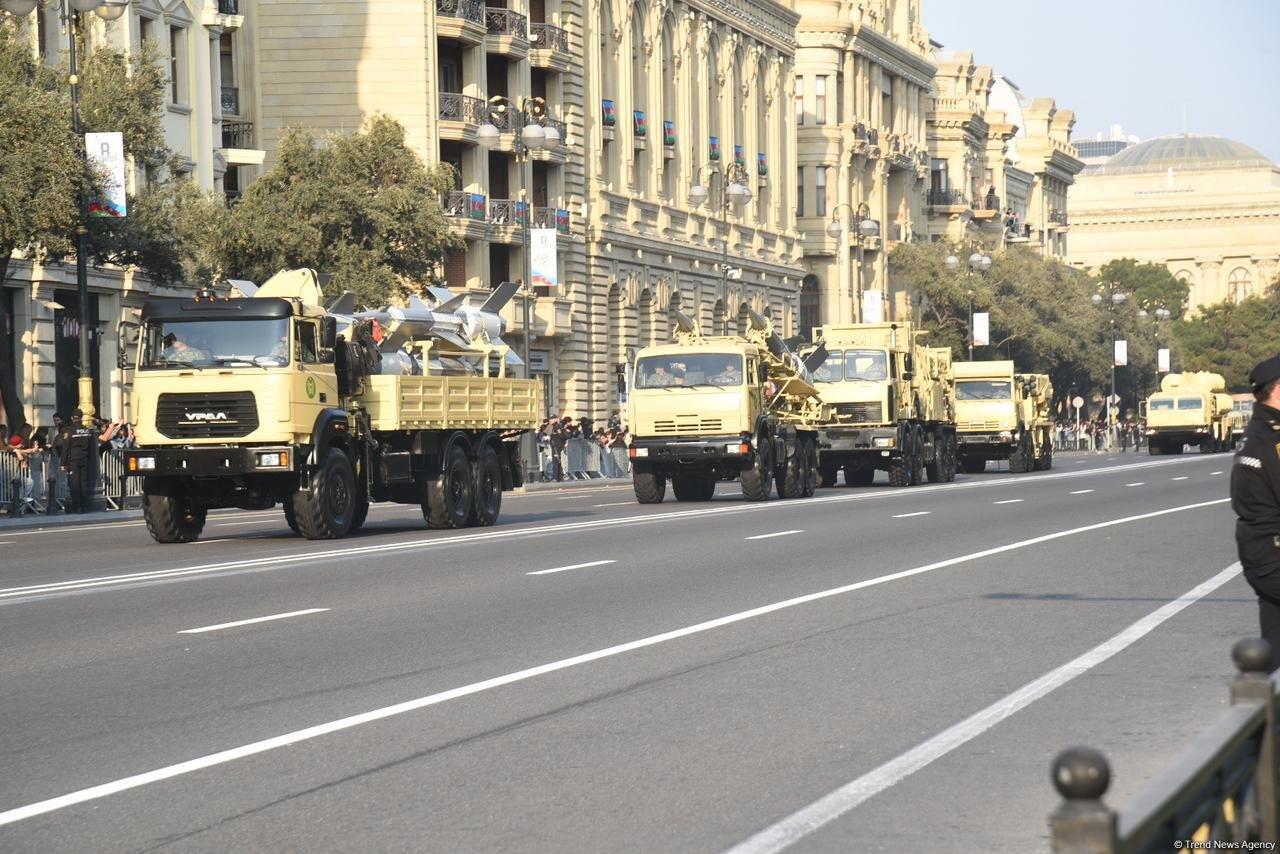 В Баку прошел военный парад, посвященный пятой годовщине Победы в Отечественной войне