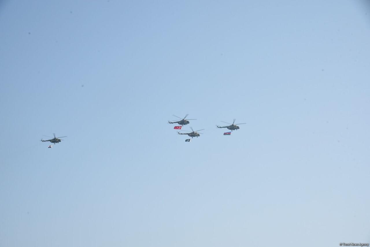 В Баку прошел военный парад, посвященный пятой годовщине Победы в Отечественной войне