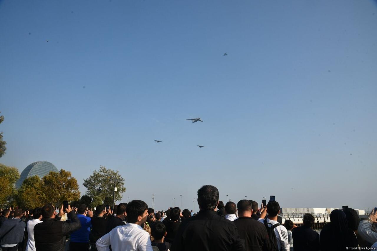 В Баку прошел военный парад, посвященный пятой годовщине Победы в Отечественной войне