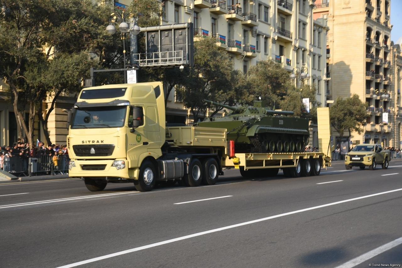 В Баку прошел военный парад, посвященный пятой годовщине Победы в Отечественной войне