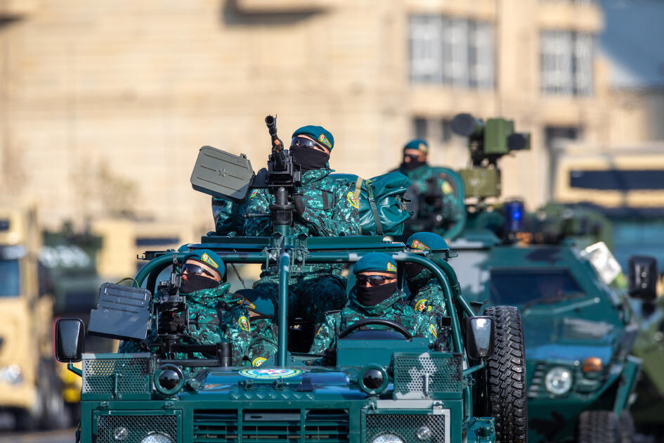 Prezident İlham Əliyev, birinci xanım Mehriban Əliyeva, Türkiyə Prezidenti Rəcəb Tayyib Ərdoğan, Pakistan Baş naziri Məhəmməd Şahbaz Şərif hərbi paradda iştirak ediblər