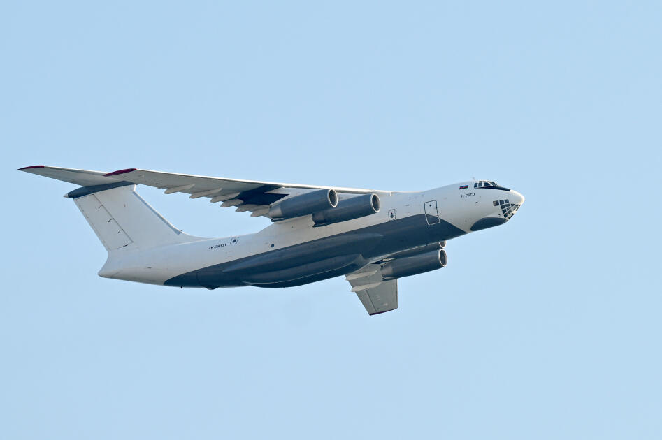 Prezident İlham Əliyev, birinci xanım Mehriban Əliyeva, Türkiyə Prezidenti Rəcəb Tayyib Ərdoğan, Pakistan Baş naziri Məhəmməd Şahbaz Şərif hərbi paradda iştirak ediblər