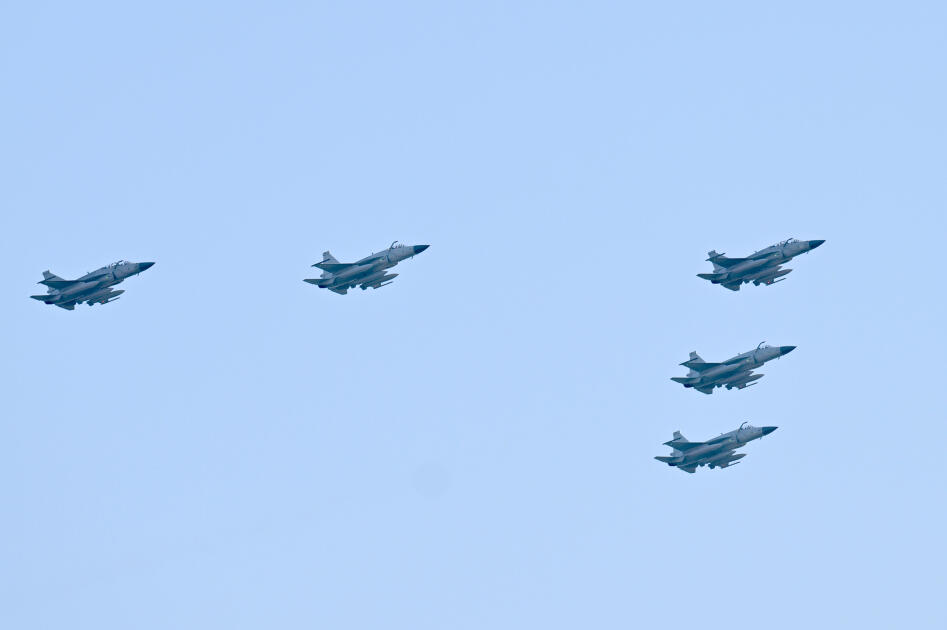 Prezident İlham Əliyev, birinci xanım Mehriban Əliyeva, Türkiyə Prezidenti Rəcəb Tayyib Ərdoğan, Pakistan Baş naziri Məhəmməd Şahbaz Şərif hərbi paradda iştirak ediblər