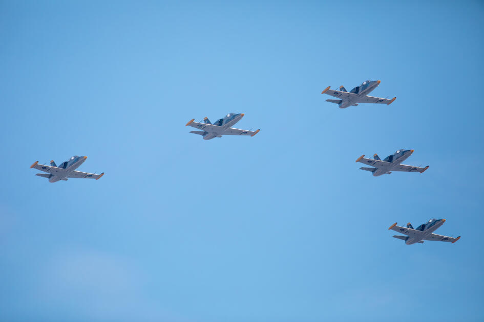 Prezident İlham Əliyev, birinci xanım Mehriban Əliyeva, Türkiyə Prezidenti Rəcəb Tayyib Ərdoğan, Pakistan Baş naziri Məhəmməd Şahbaz Şərif hərbi paradda iştirak ediblər