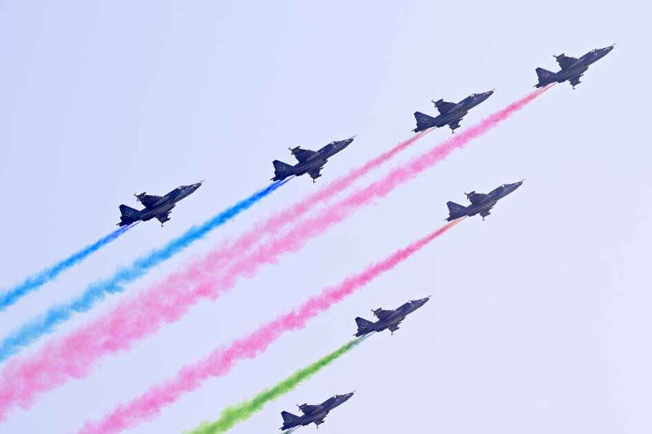 Prezident İlham Əliyev, birinci xanım Mehriban Əliyeva, Türkiyə Prezidenti Rəcəb Tayyib Ərdoğan, Pakistan Baş naziri Məhəmməd Şahbaz Şərif hərbi paradda iştirak ediblər