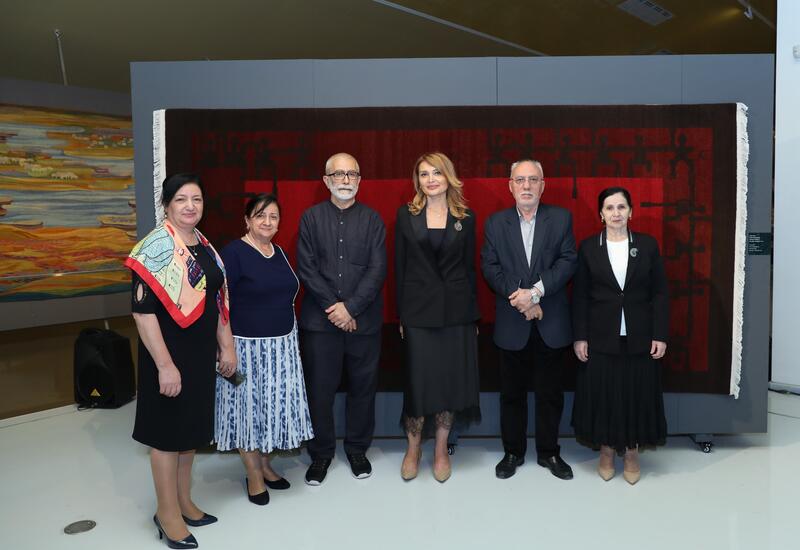 Презентован ковер "Джанги" в честь Дня Победы Азербайджана