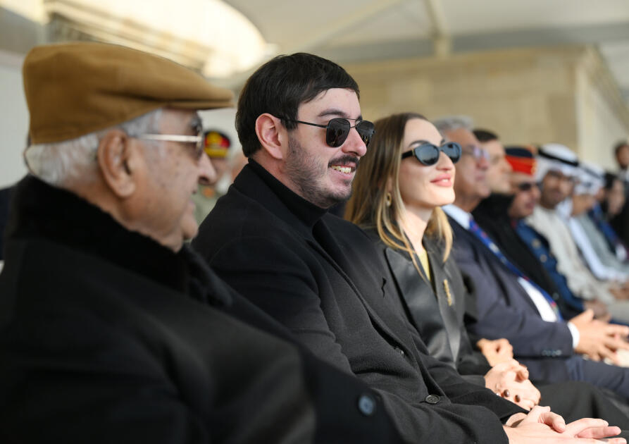 Prezident İlham Əliyev, birinci xanım Mehriban Əliyeva, Türkiyə Prezidenti Rəcəb Tayyib Ərdoğan, Pakistan Baş naziri Məhəmməd Şahbaz Şərif hərbi paradda iştirak ediblər