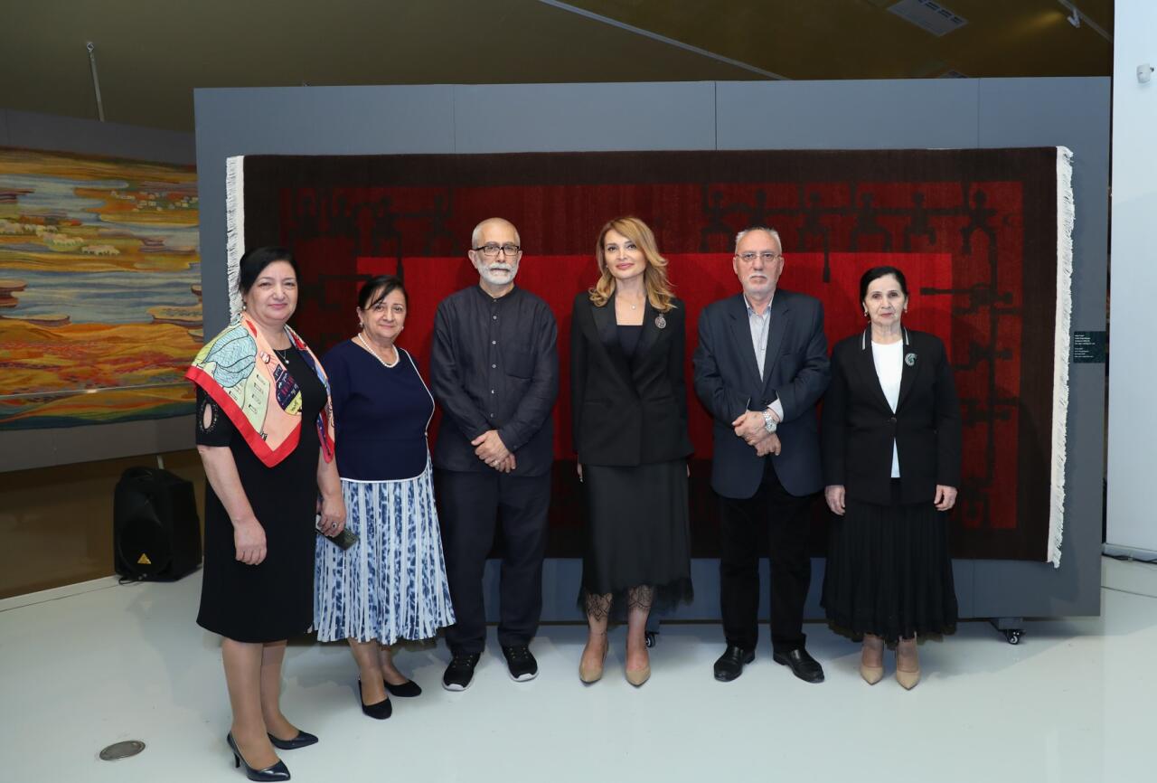 Презентован ковер "Джанги" в честь Дня Победы Азербайджана