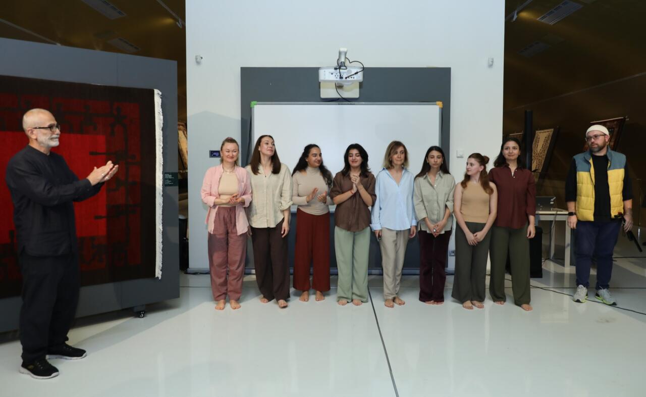 Презентован ковер "Джанги" в честь Дня Победы Азербайджана