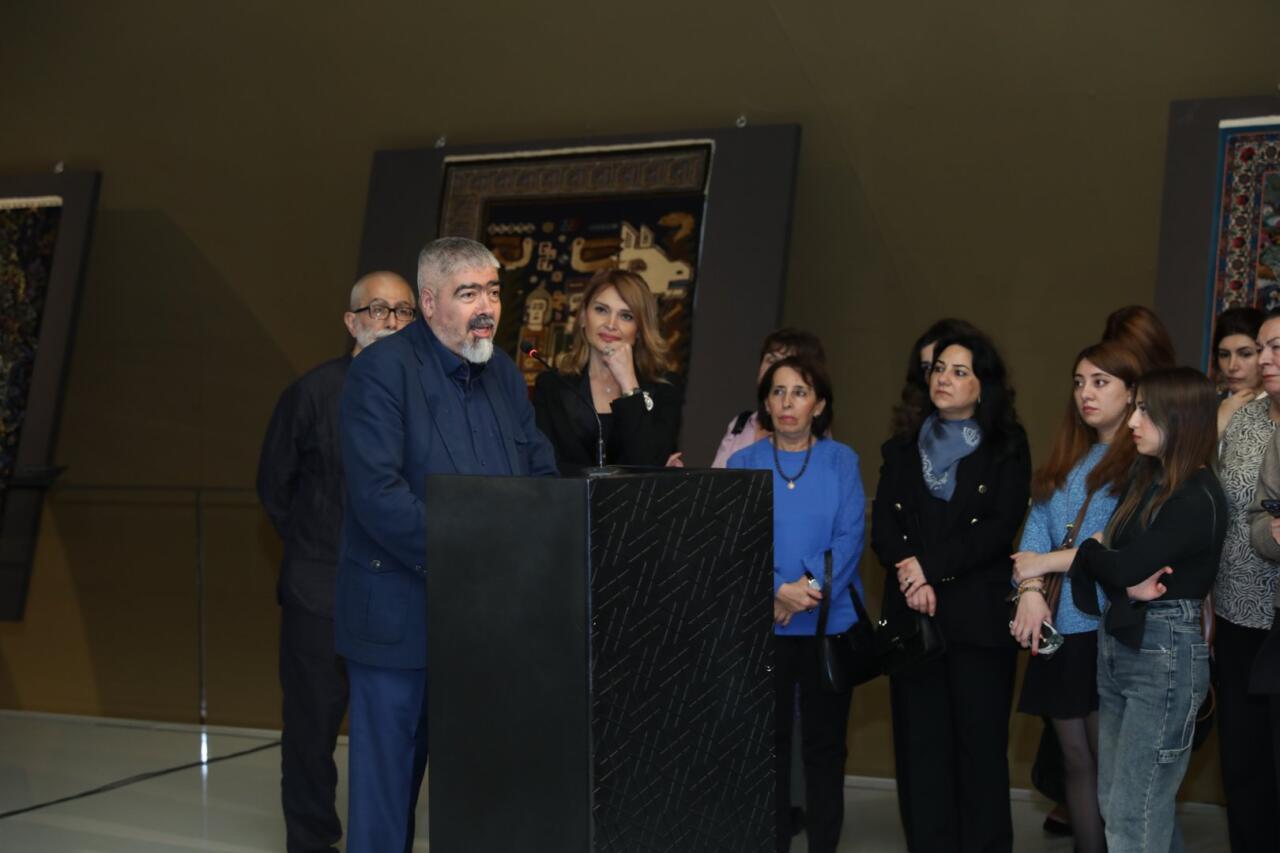 Презентован ковер "Джанги" в честь Дня Победы Азербайджана