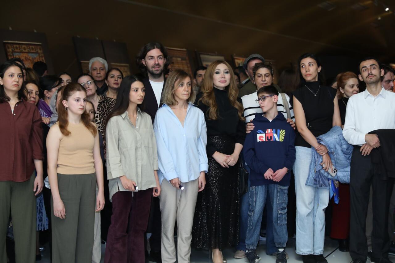 Презентован ковер "Джанги" в честь Дня Победы Азербайджана