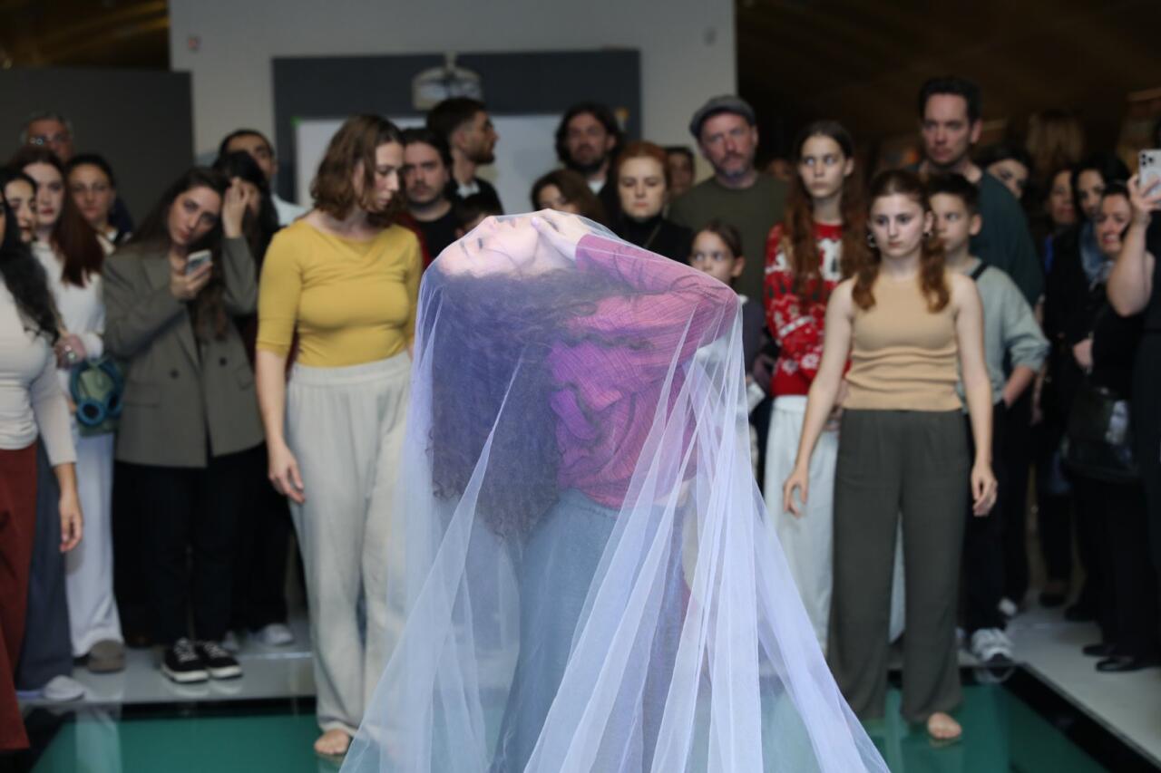 Презентован ковер "Джанги" в честь Дня Победы Азербайджана