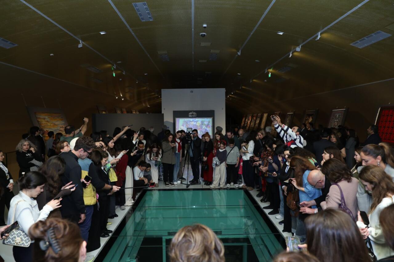 Презентован ковер "Джанги" в честь Дня Победы Азербайджана