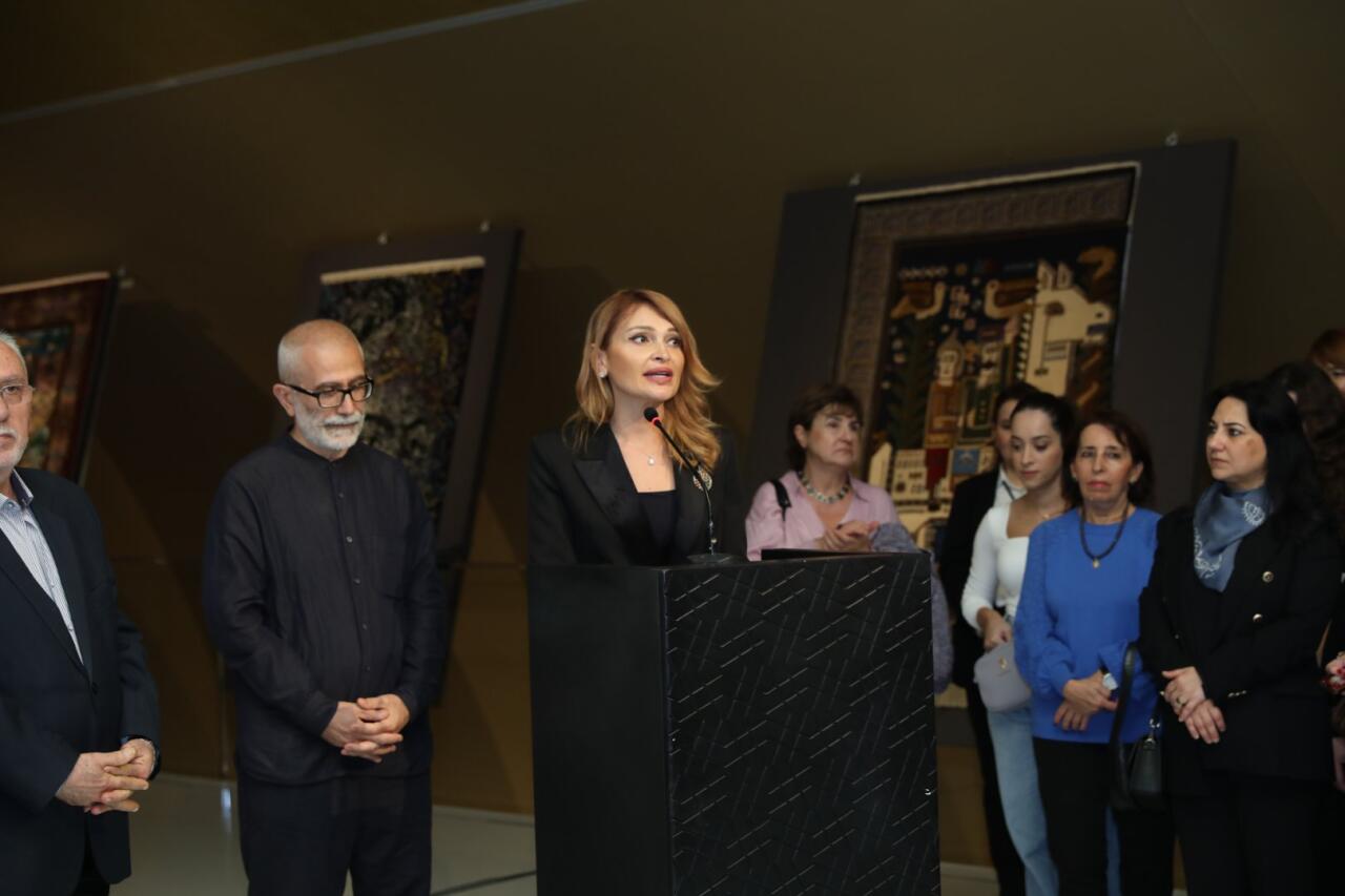 Презентован ковер "Джанги" в честь Дня Победы Азербайджана