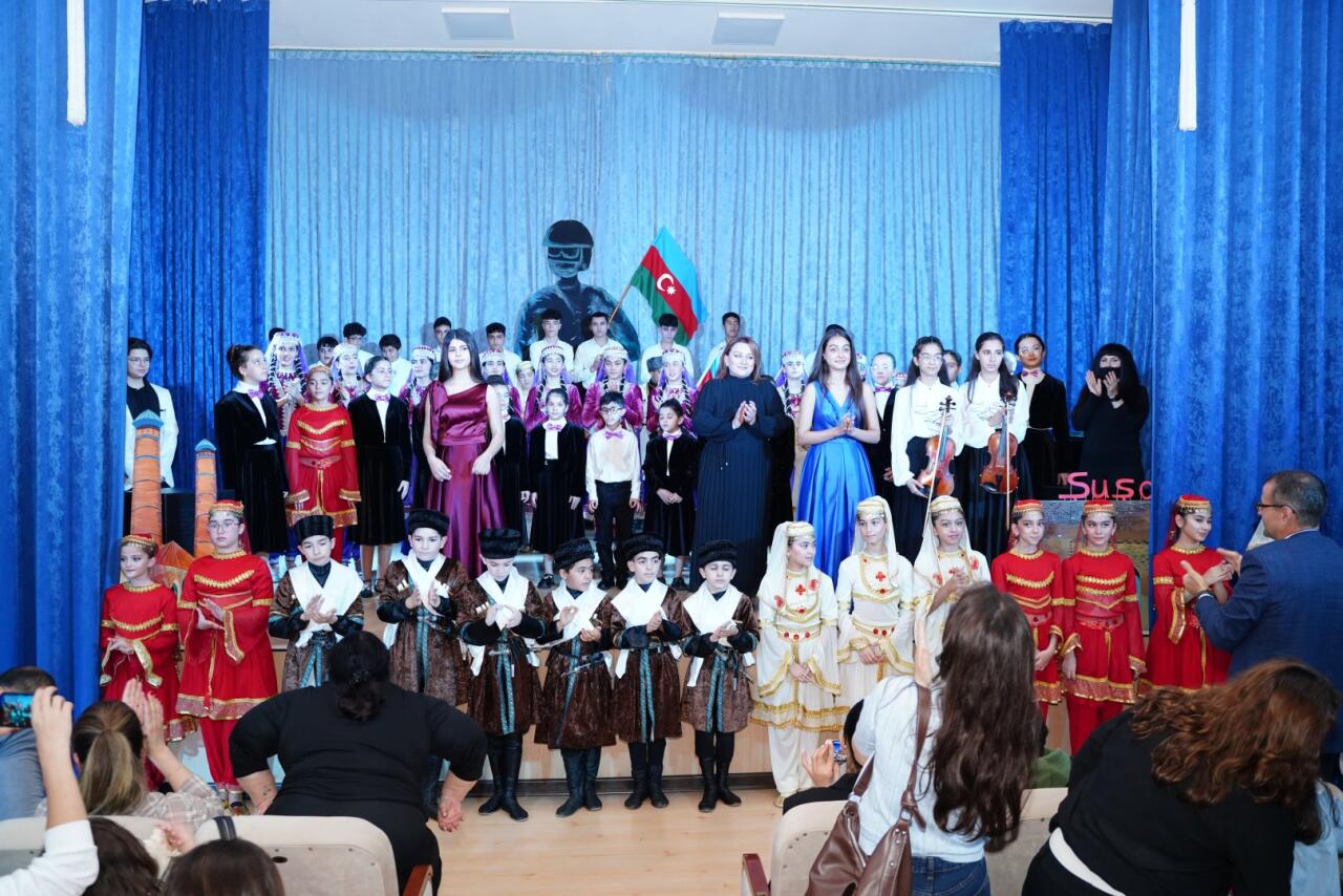 Как дети отмечают День Победы и День Государственного флага Азербайджана