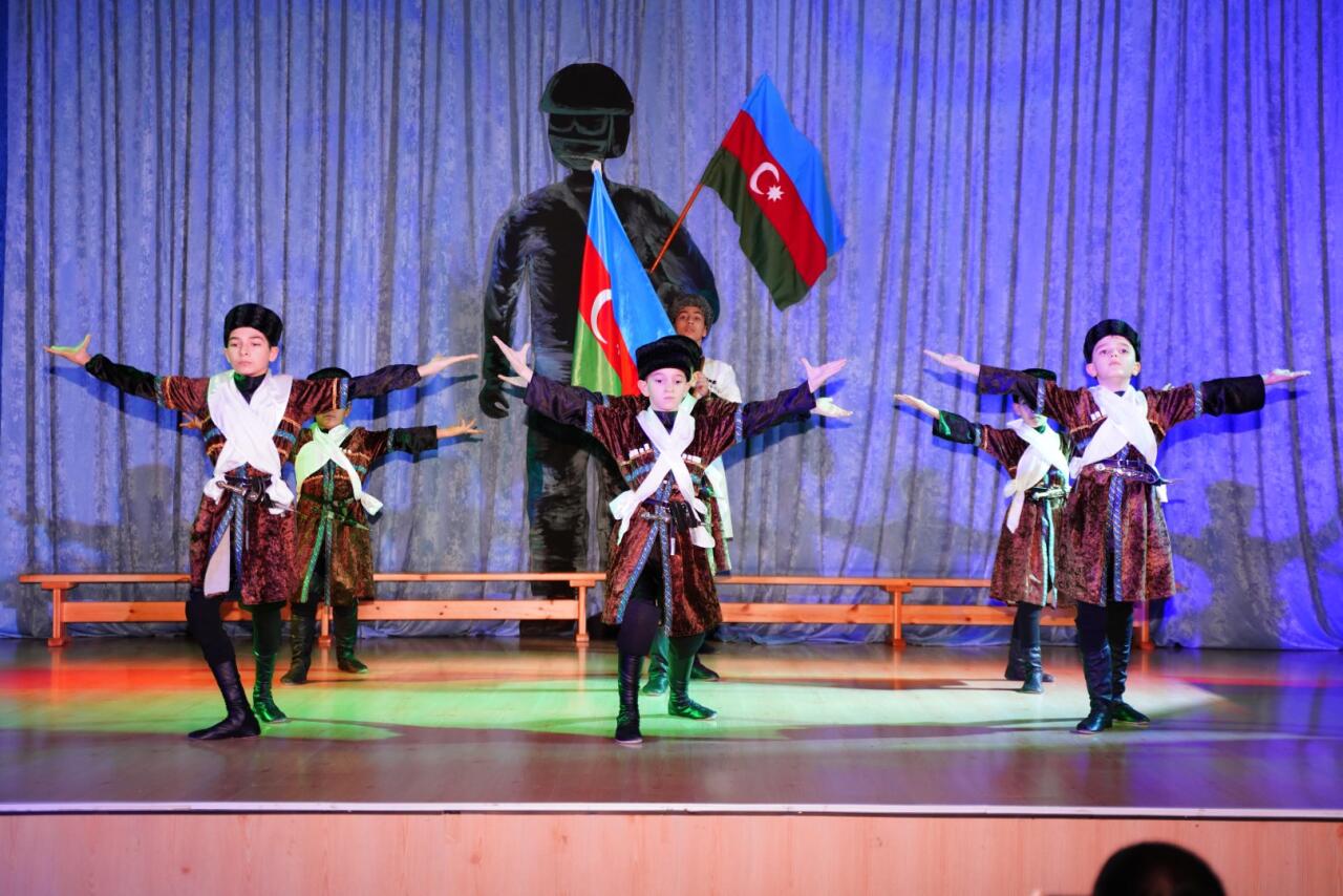 Как дети отмечают День Победы и День Государственного флага Азербайджана