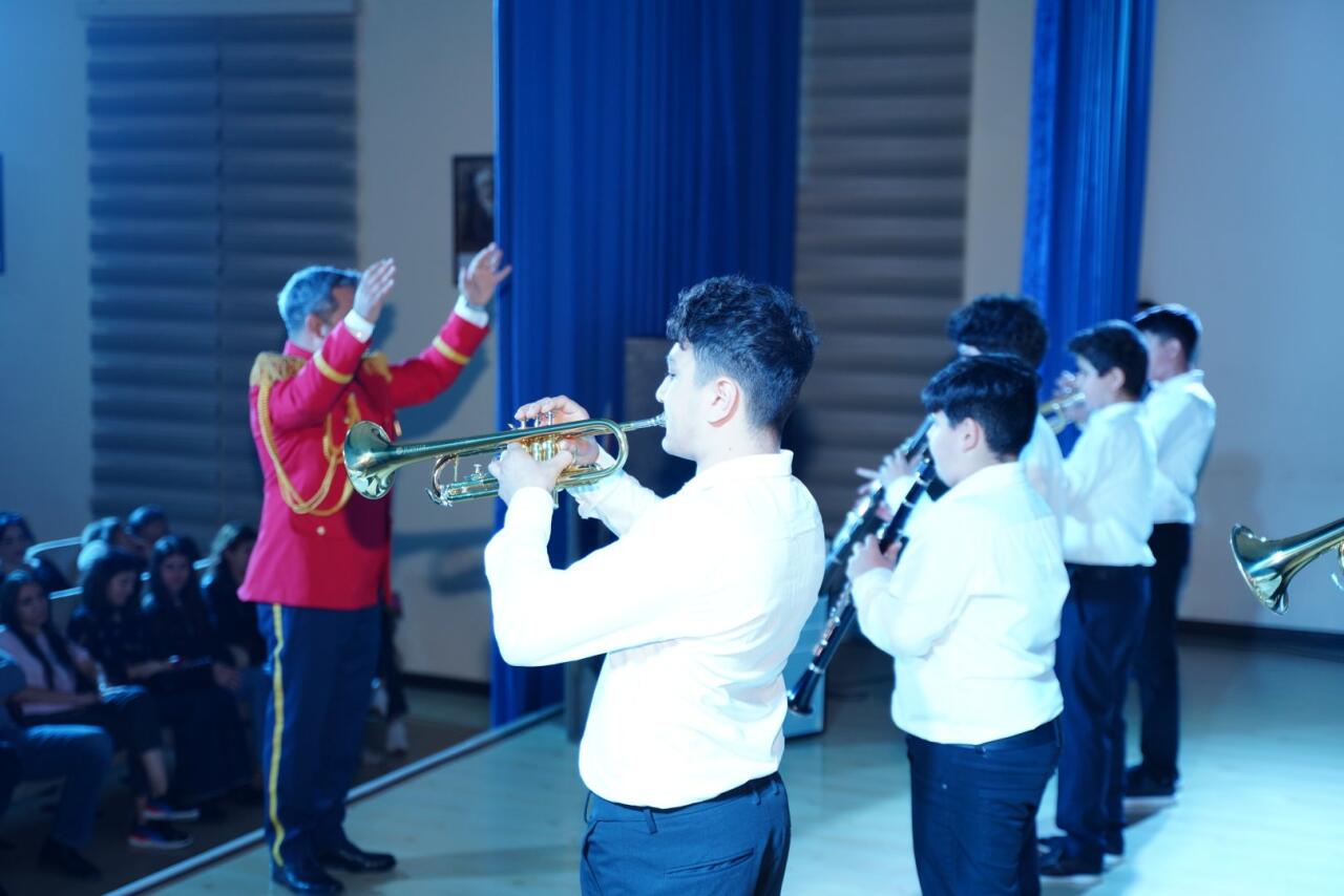 Как дети отмечают День Победы и День Государственного флага Азербайджана