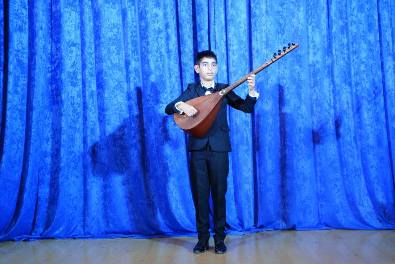 Как дети отмечают День Победы и День Государственного флага Азербайджана