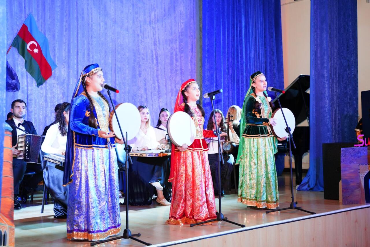 Как дети отмечают День Победы и День Государственного флага Азербайджана