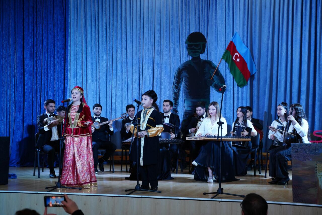 Как дети отмечают День Победы и День Государственного флага Азербайджана