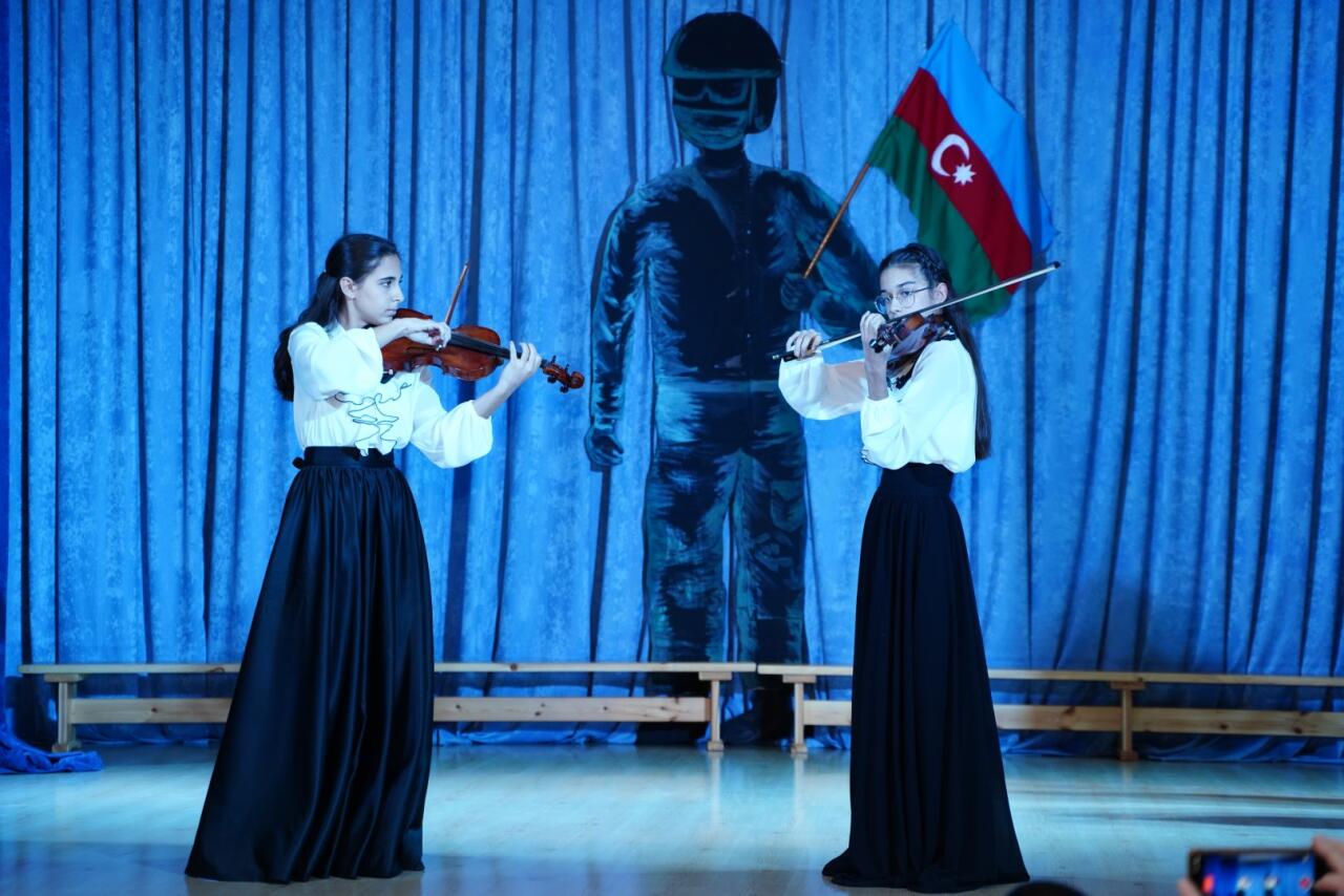 Как дети отмечают День Победы и День Государственного флага Азербайджана