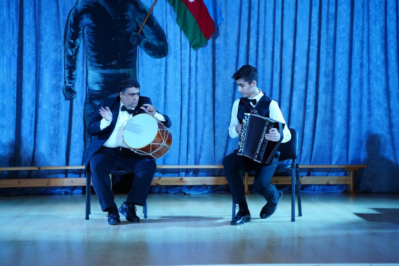 Как дети отмечают День Победы и День Государственного флага Азербайджана