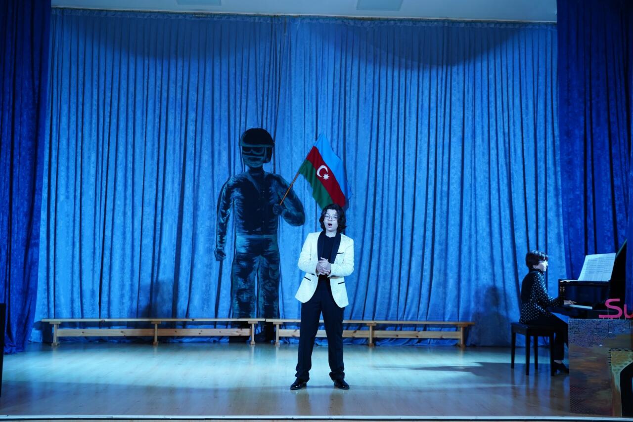 Как дети отмечают День Победы и День Государственного флага Азербайджана