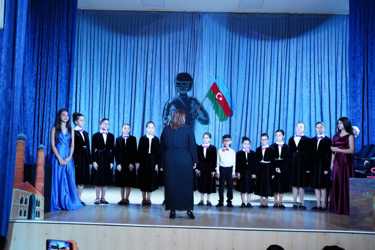 Как дети отмечают День Победы и День Государственного флага Азербайджана