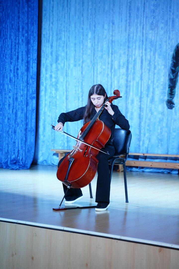 Как дети отмечают День Победы и День Государственного флага Азербайджана