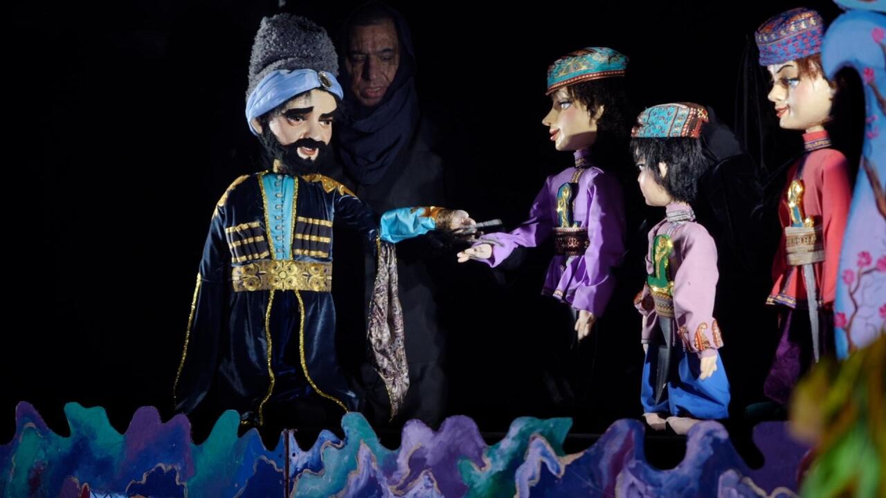 Для детей героев Карабахской войны организован показ спектакля "Семь гранатовых ветвей"