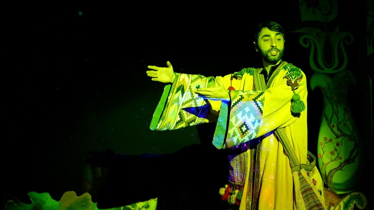 Для детей героев Карабахской войны организован показ спектакля "Семь гранатовых ветвей"