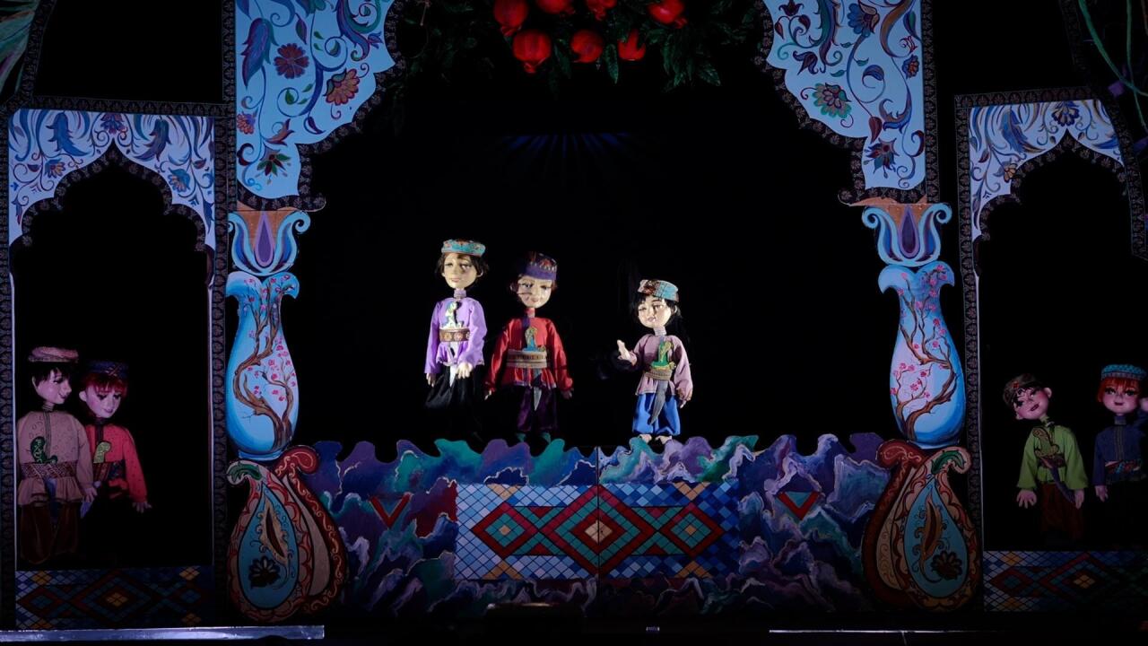 Для детей героев Карабахской войны организован показ спектакля "Семь гранатовых ветвей"