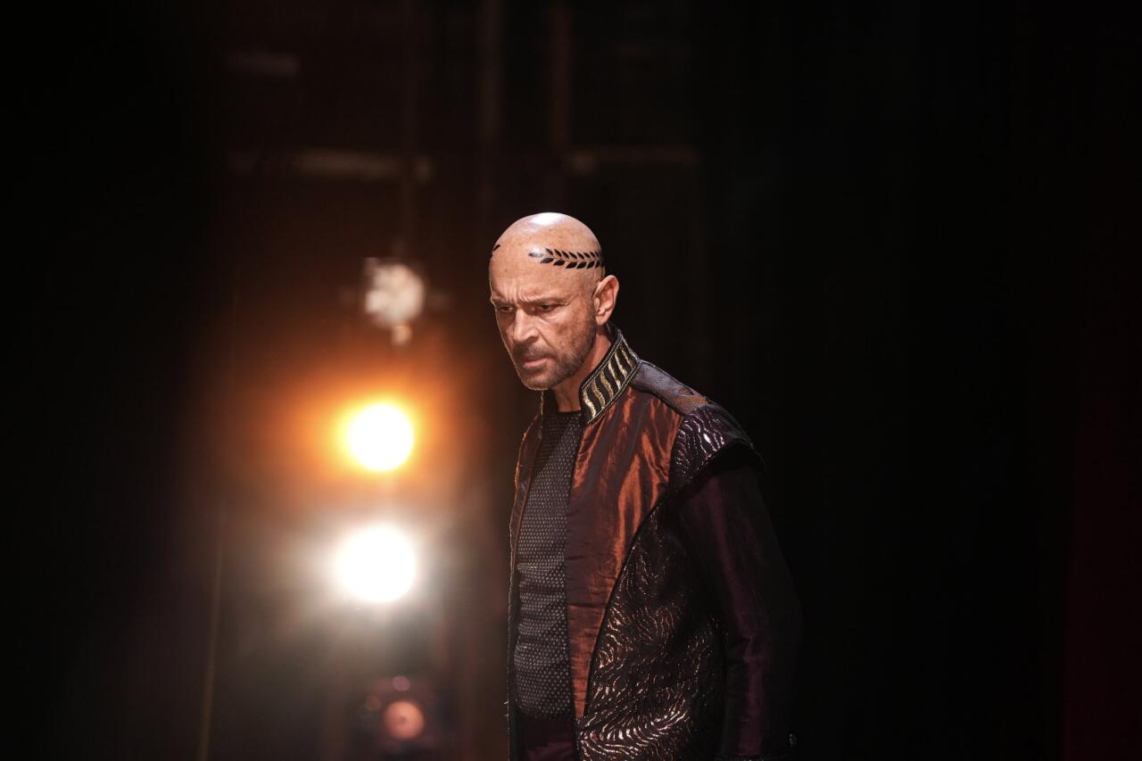 Потрясающая премьера в Баку! "Гамлет - Принц Датский" Робера Лепажа