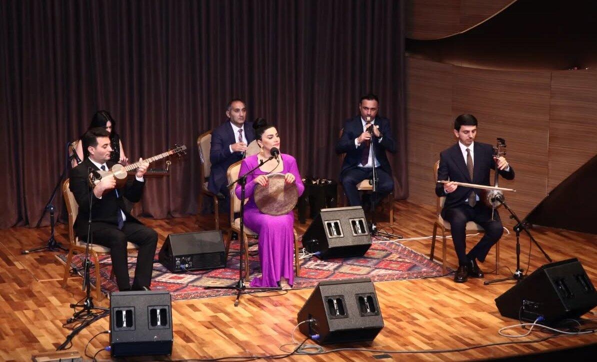Яркие интерпретации ханенде и музыкантов представлены в рамках проекта "Muğamat axşamı"