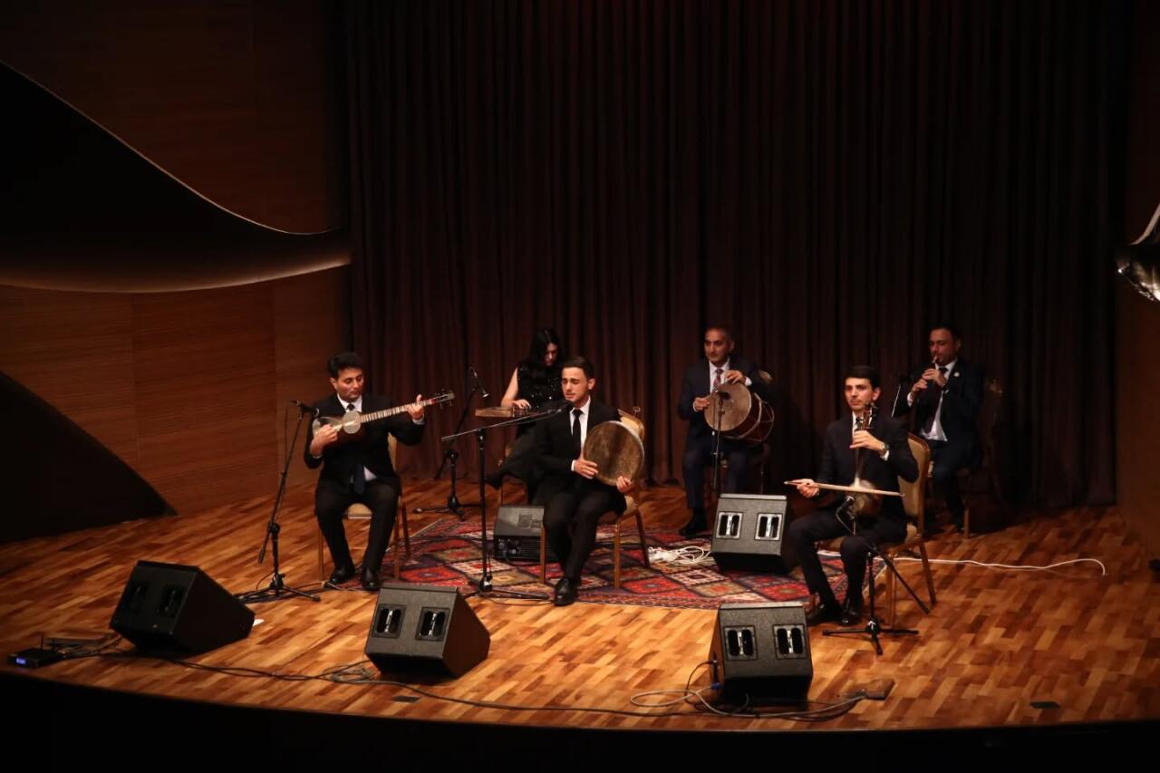 Яркие интерпретации ханенде и музыкантов представлены в рамках проекта "Muğamat axşamı"