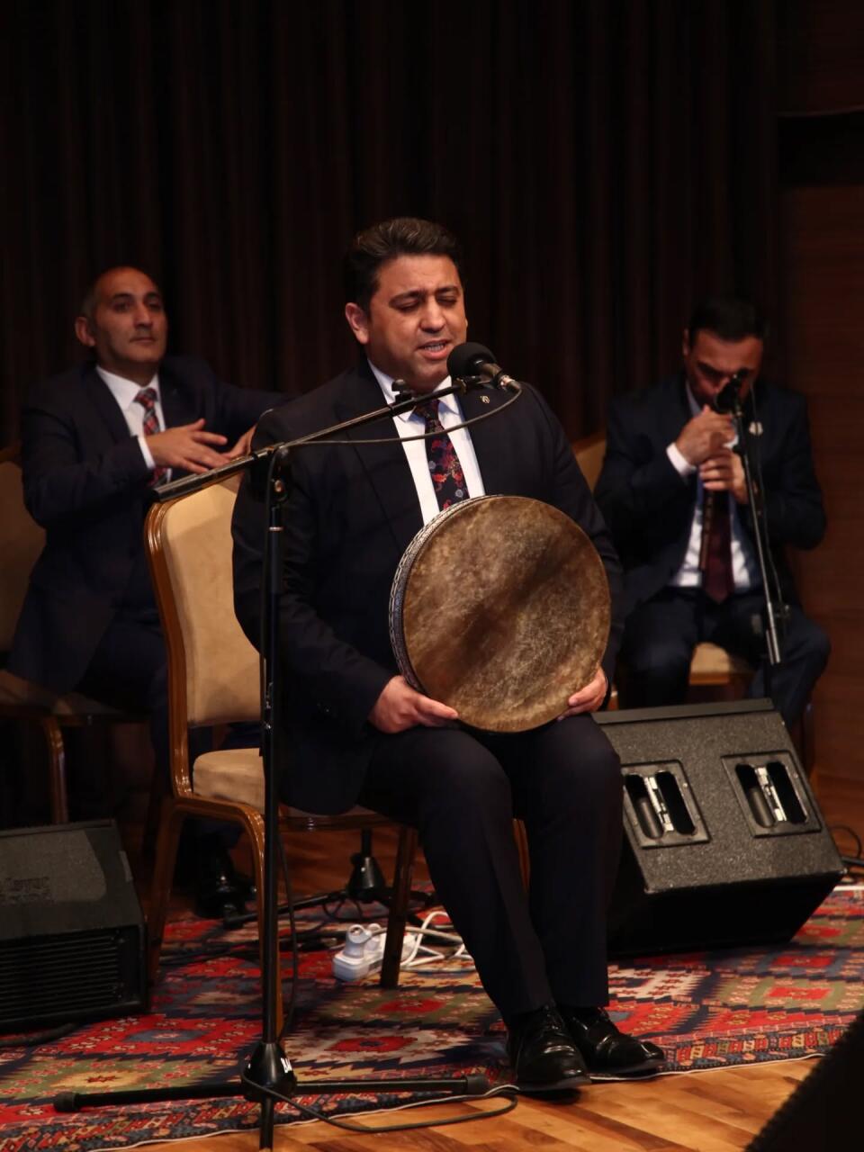 Яркие интерпретации ханенде и музыкантов представлены в рамках проекта "Muğamat axşamı"